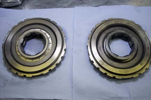 On the left is the new oversized Low/Reverse roller clutch.  On the right is the old one.  Notice how less of the center ring is exposed.  The increased thickness of the sprag rollers will increase the torque capacity of the transmission.  Open Hi Resolution