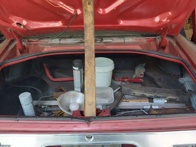 I also need to clean the trunk to make space for the removed parts and new parts.