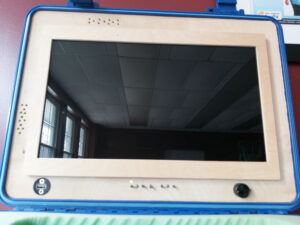 DIY Karaoke Machine, Built-in Monitor